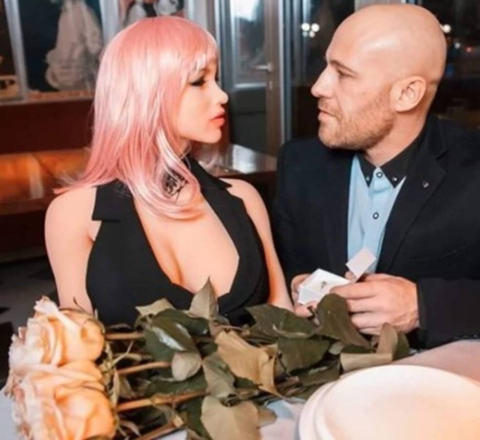 Yuri Tolochko, el popular fisicoculturista que se casará con su muñeca de silicona