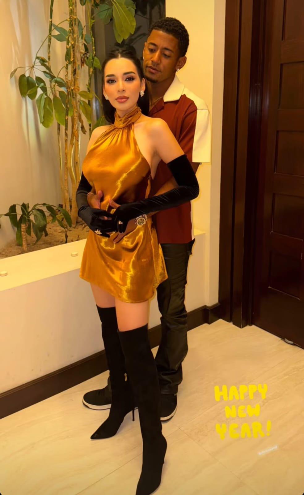 ¡Con tremendo beso y románticos! Así recibieron la llegada del año nuevo los jugadores hondureños