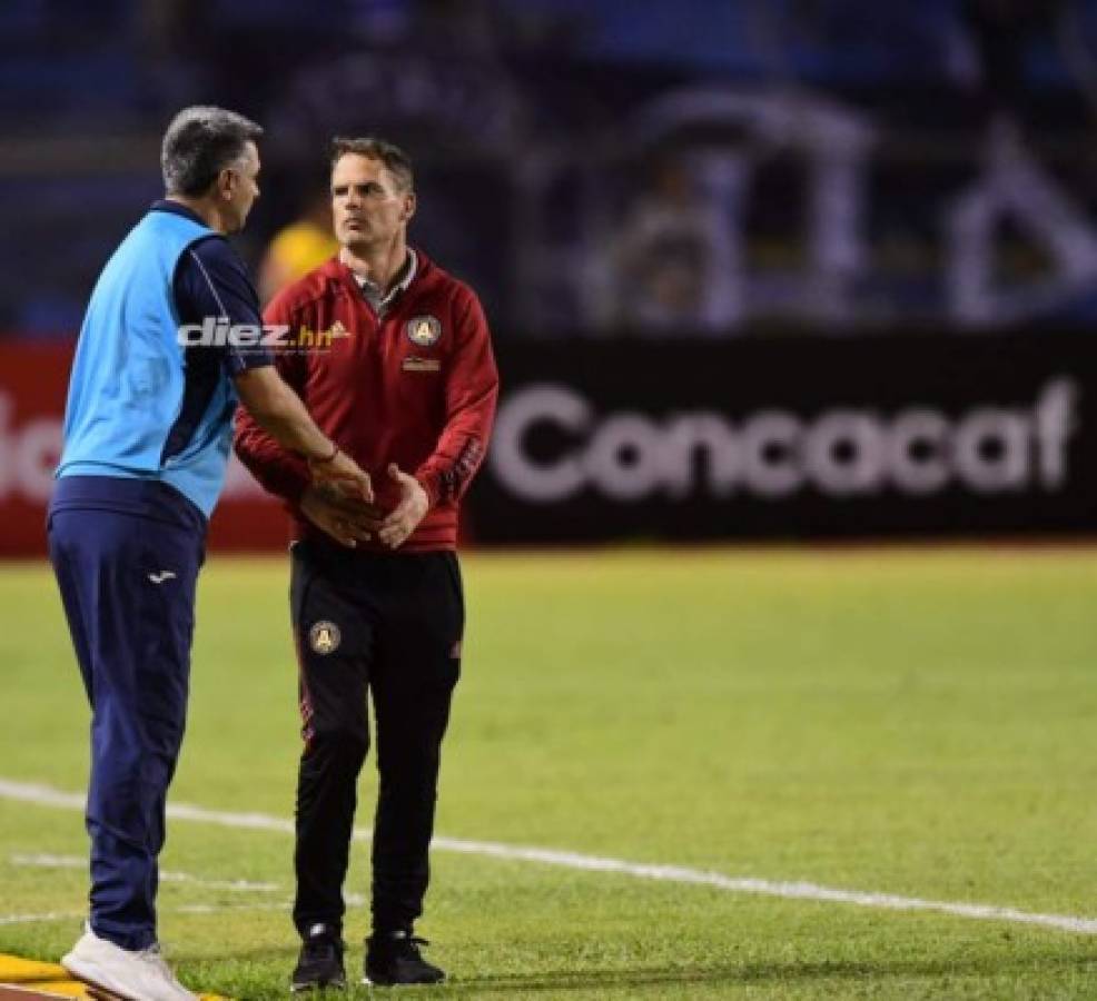 El saludo de Frank de Boer con Diego Vázquez, abrazo de Klusener e intercambio de camisas