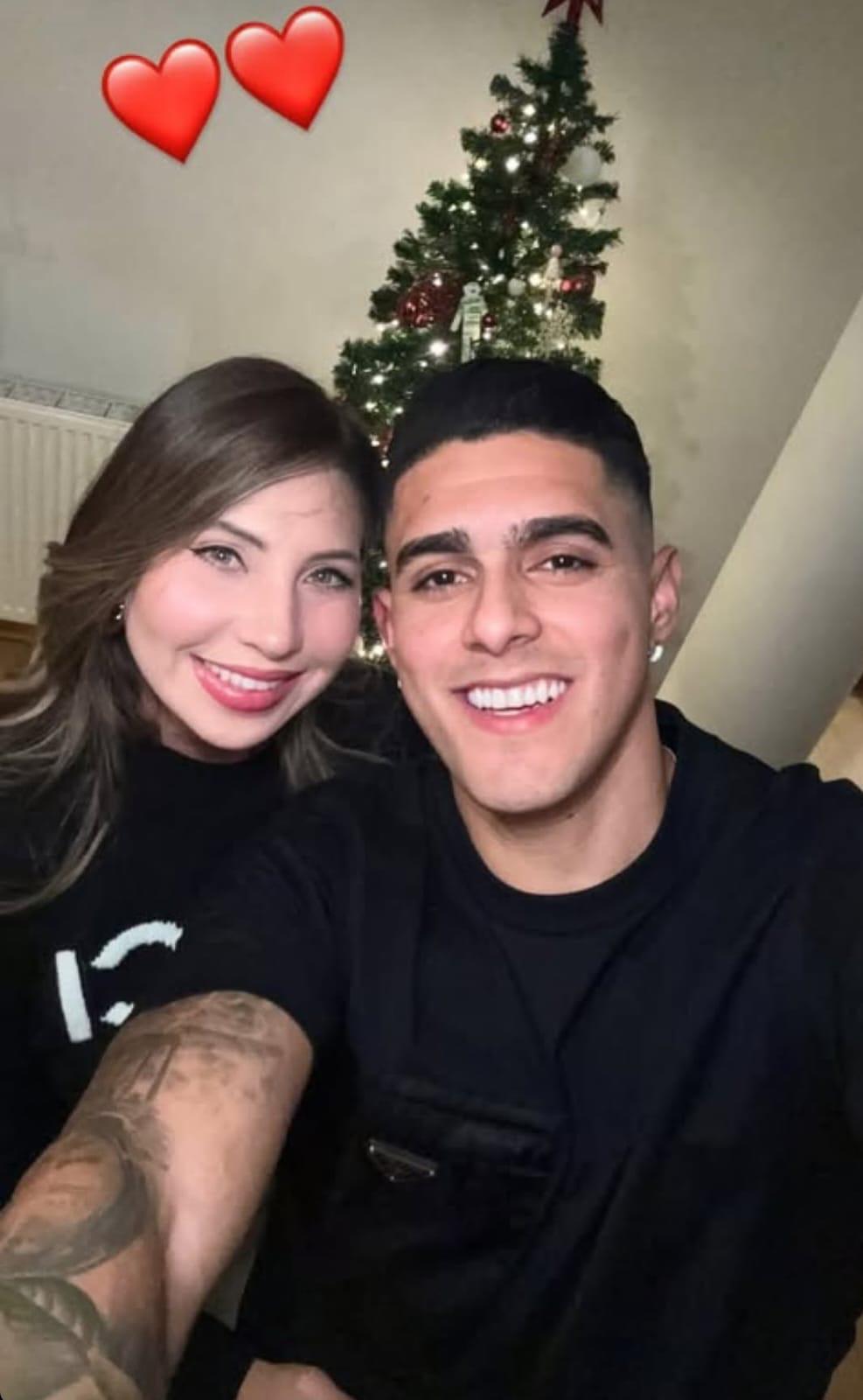 ¡Con tremendo beso y románticos! Así recibieron la llegada del año nuevo los jugadores hondureños