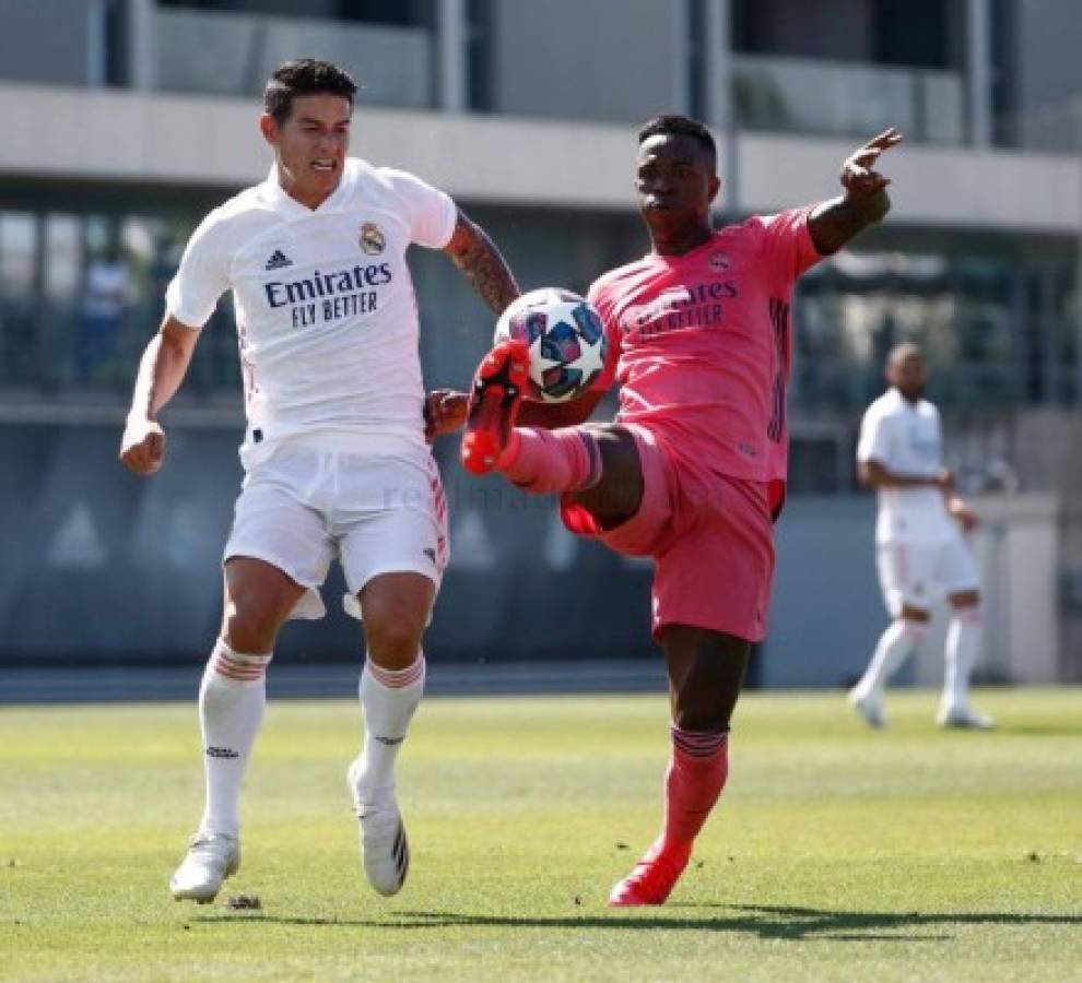 Real Madrid presume su nuevo uniforme en un 'colectivo' y Zidane da pistas de su 11 ante el City