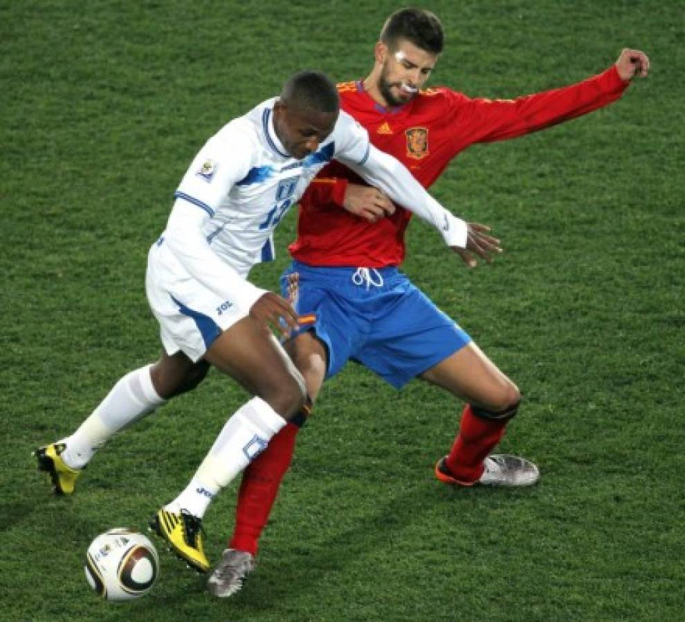 ¡Piqué sufrió con Welcome! Las imágenes del España-Honduras en Sudáfrica 2010