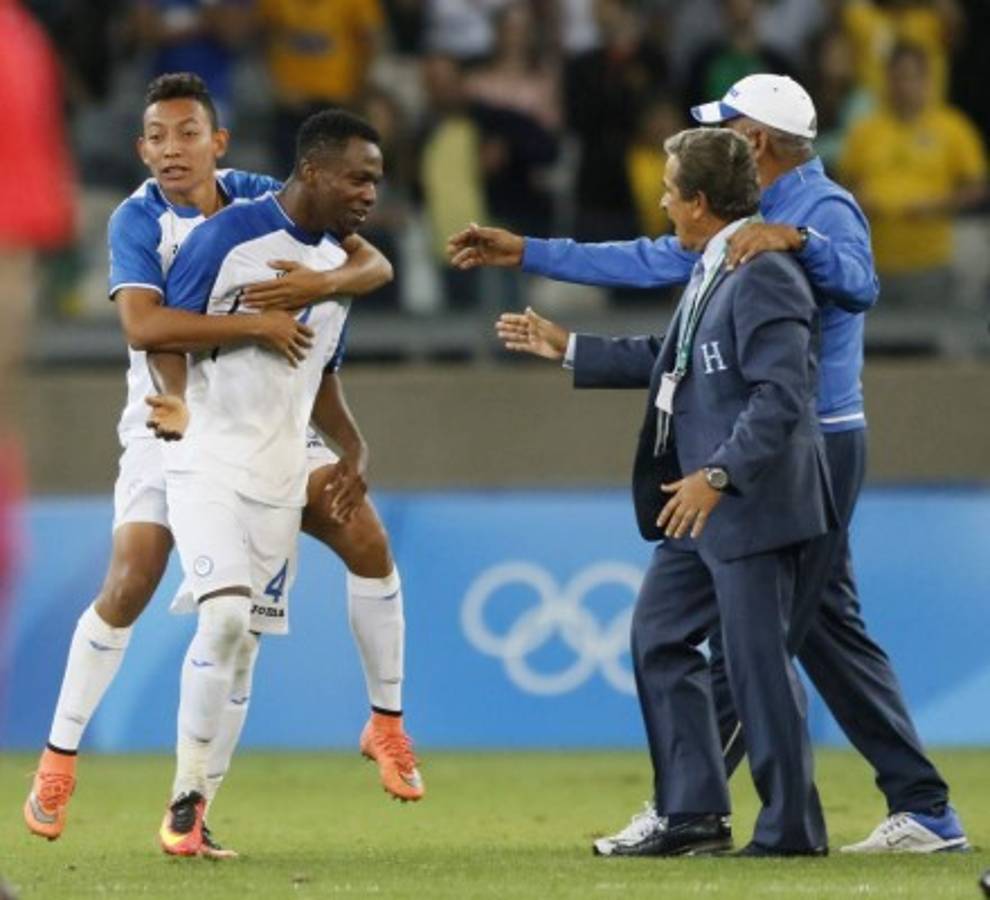 La eufórica celebración de Jorge Luis Pinto tras el pase de Honduras a semifinales