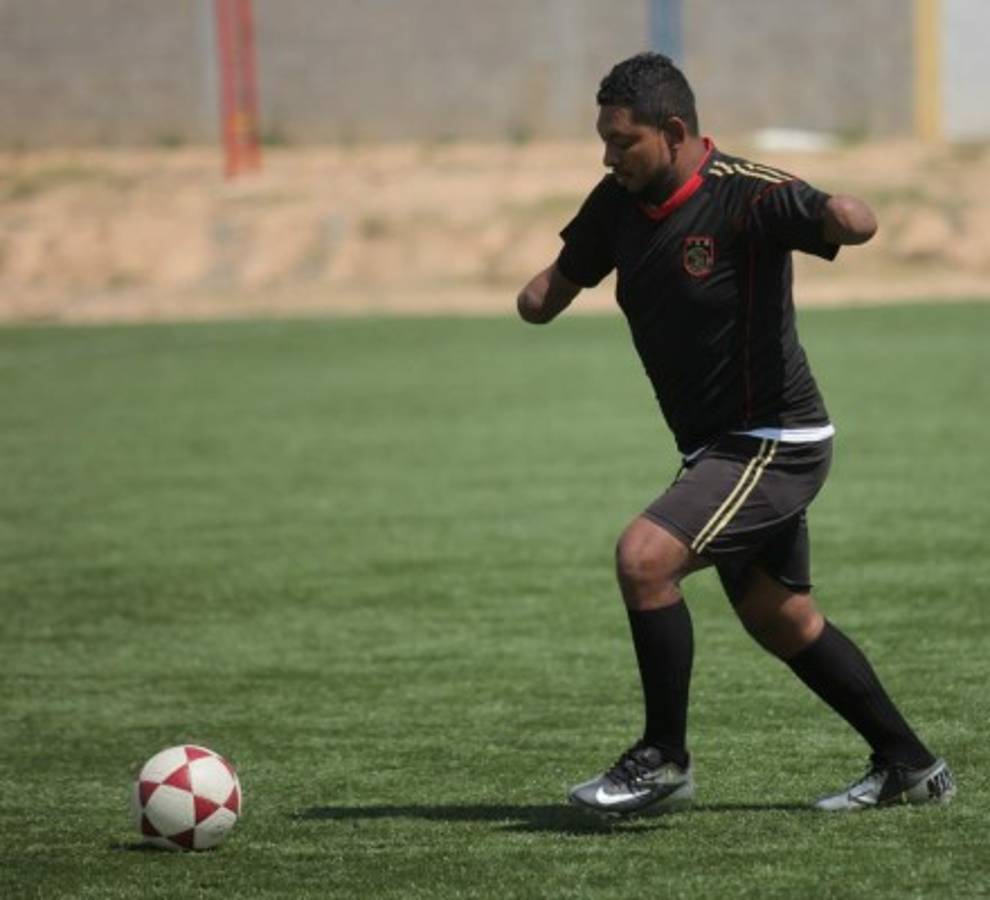 FOTOS: Así es Olvin, el hondureño que juega sin manos