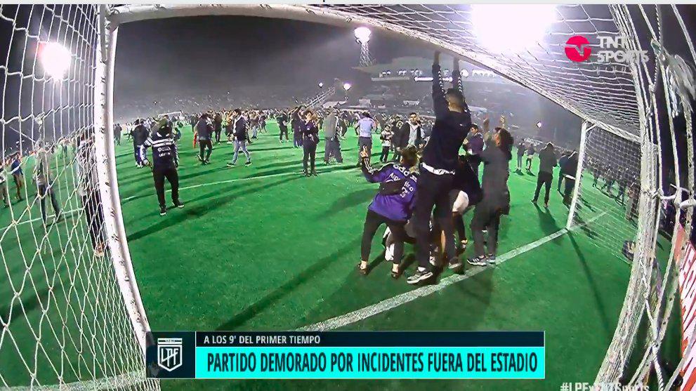 Con balas de goma, gas lacrimógeno y represión: Así fue el caos que llevó a la cancelación del partido Gimnasia vs Boca Jrs