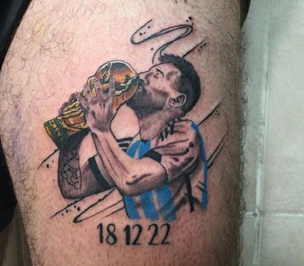 Del “¿qué mirás, bobo?” al beso de Messi a la Copa del Mundo: locura desenfrenada por los tatuajes de Argentina