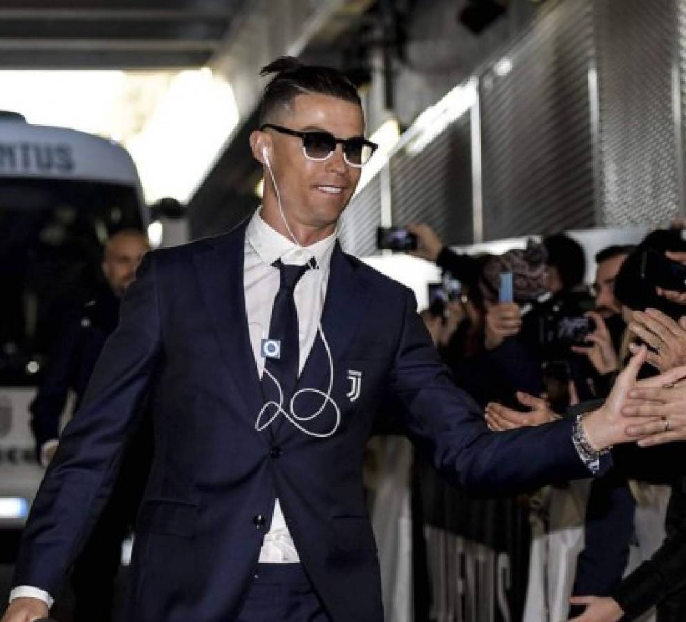 Cristiano Ronaldo causa furor en las redes sociales por usar un Ipod viejo del 2005