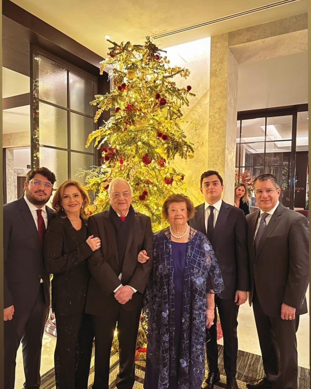 ¡Con tremendo beso y románticos! Así recibieron la llegada del año nuevo los jugadores hondureños