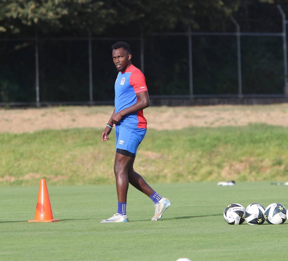 El nuevo 11 que está armando el Olimpia de Eduardo Espinel con los fichajes para recuperar el trono en la Liga Nacional