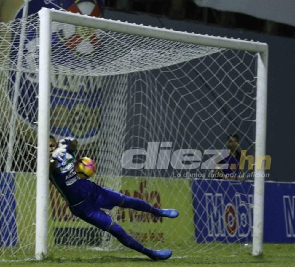 EN FOTOS: La chilena de Mario, la inexplicable expulsión de Pineda y el golazo de Jhow