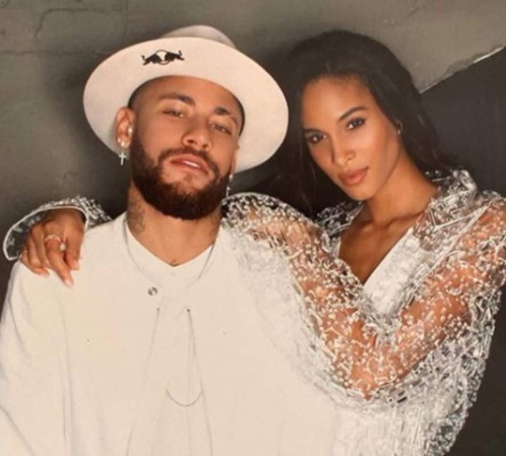 ¿Quién es la linda morena? Los cracks del PSG y la fiesta de cumpleaños que hicieron a la supermodelo  