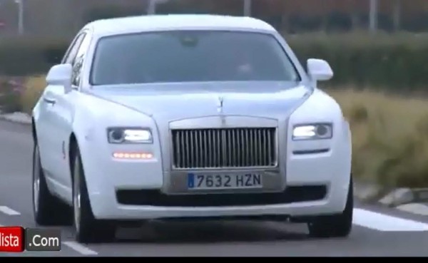 Cristiano Ronaldo ahora luce un lujoso auto Rolls Royce