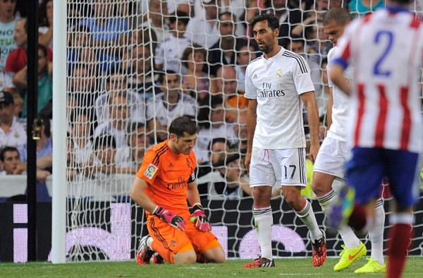 Iker Casillas la pasa mal en con silbidos del Bernabéu
