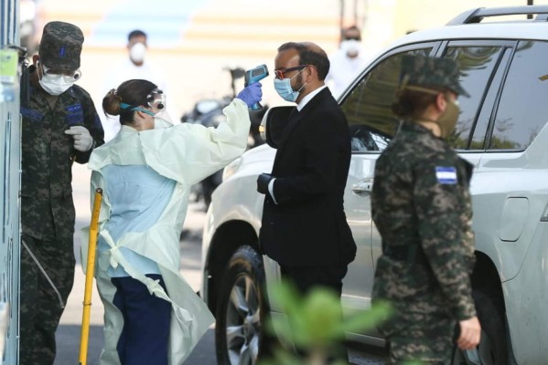 Así fue la llegada del cuerpo de Rafael Callejas a la Fuerza Aérea de Tegucigalpa
