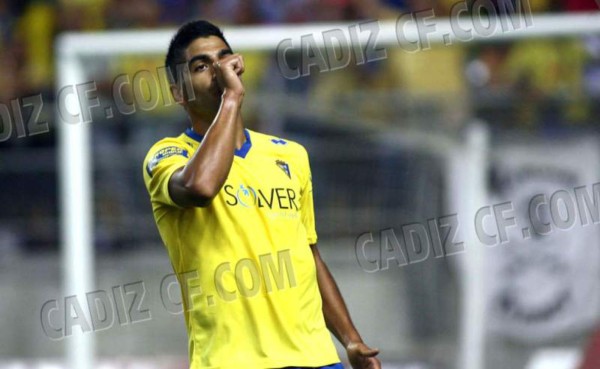 Jona Mejía anota gol en su debut oficial con el Cádiz