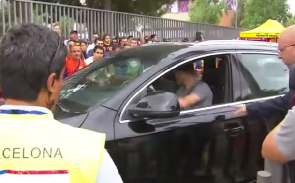 Thomas Vermaelen choca su carro en entrada al Camp Nou