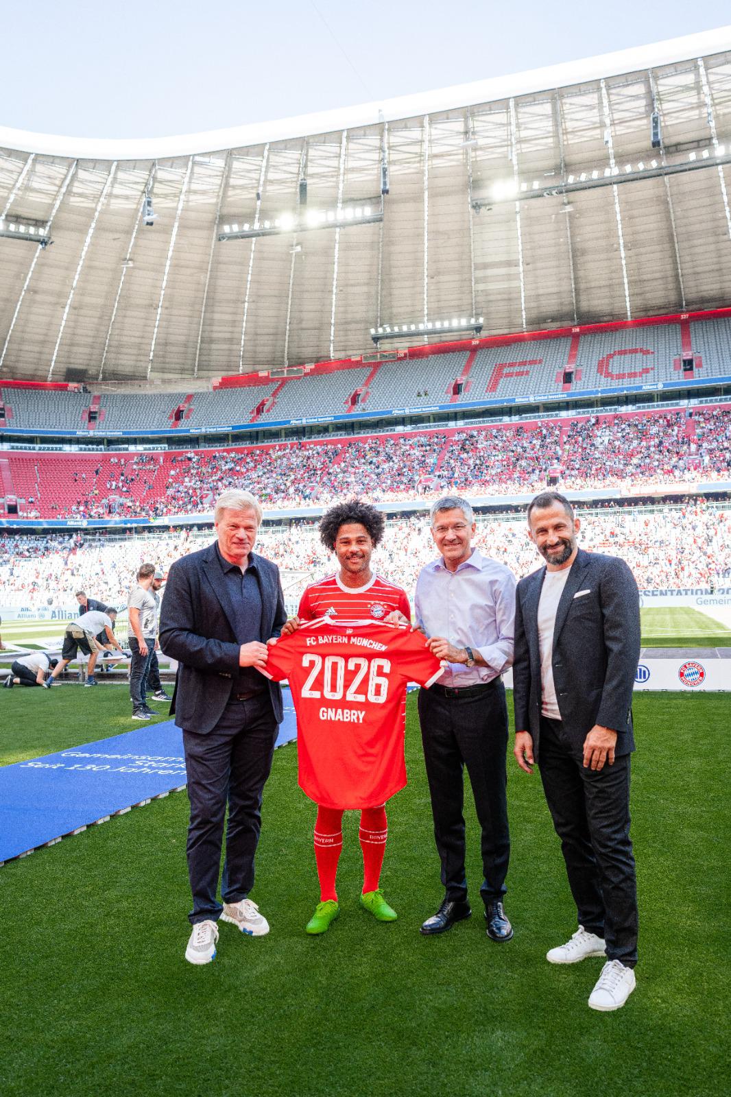Así hizo oficial Bayern Múnich la renovación de Gnabry, jugador alemán que firmó un nuevo vínculo hasta 2026. FOTO: Bayern Múnich.