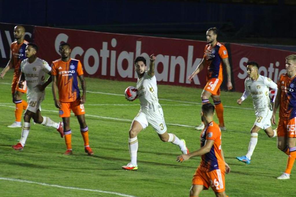 Con las botas puestas! Comunicaciones le metió cinco goles al New York City, pero el reglamento lo saca de Concacaf