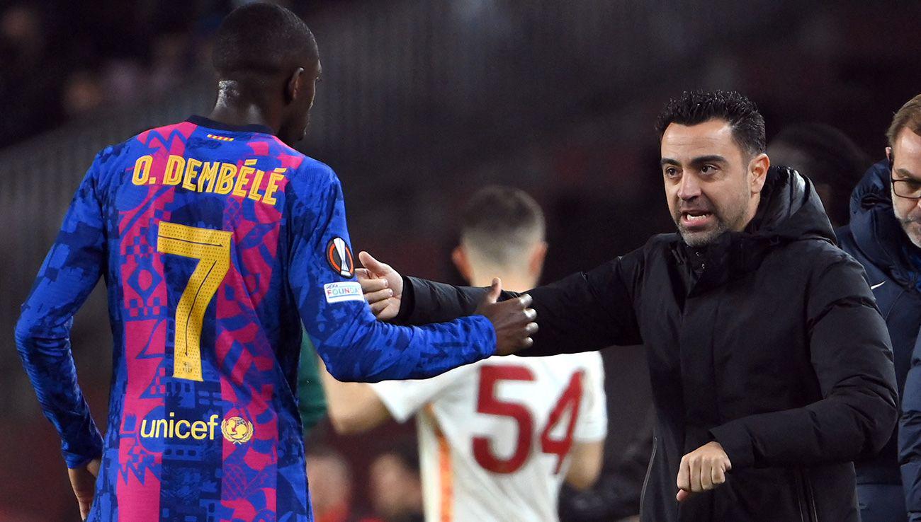 Futbolista del Barcelona llama a Xavi por ayuda y el DT lo pone en su lugar: ‘‘O aceptas esa oferta o adiós’’