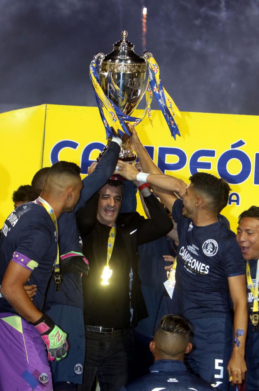 Llegó sin experiencia y se convirtió en leyenda: el camino del argentino Diego Vázquez para ser entrenador de Honduras