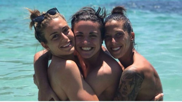 Las ardientes vacaciones del FC Barcelona femenino en la playa