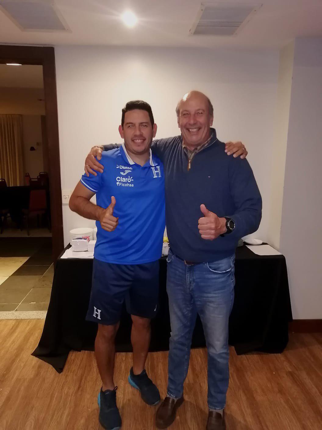 Miguel Falero reaparece y sorprende visitando a la Selección Sub-20 de Honduras en Uruguay