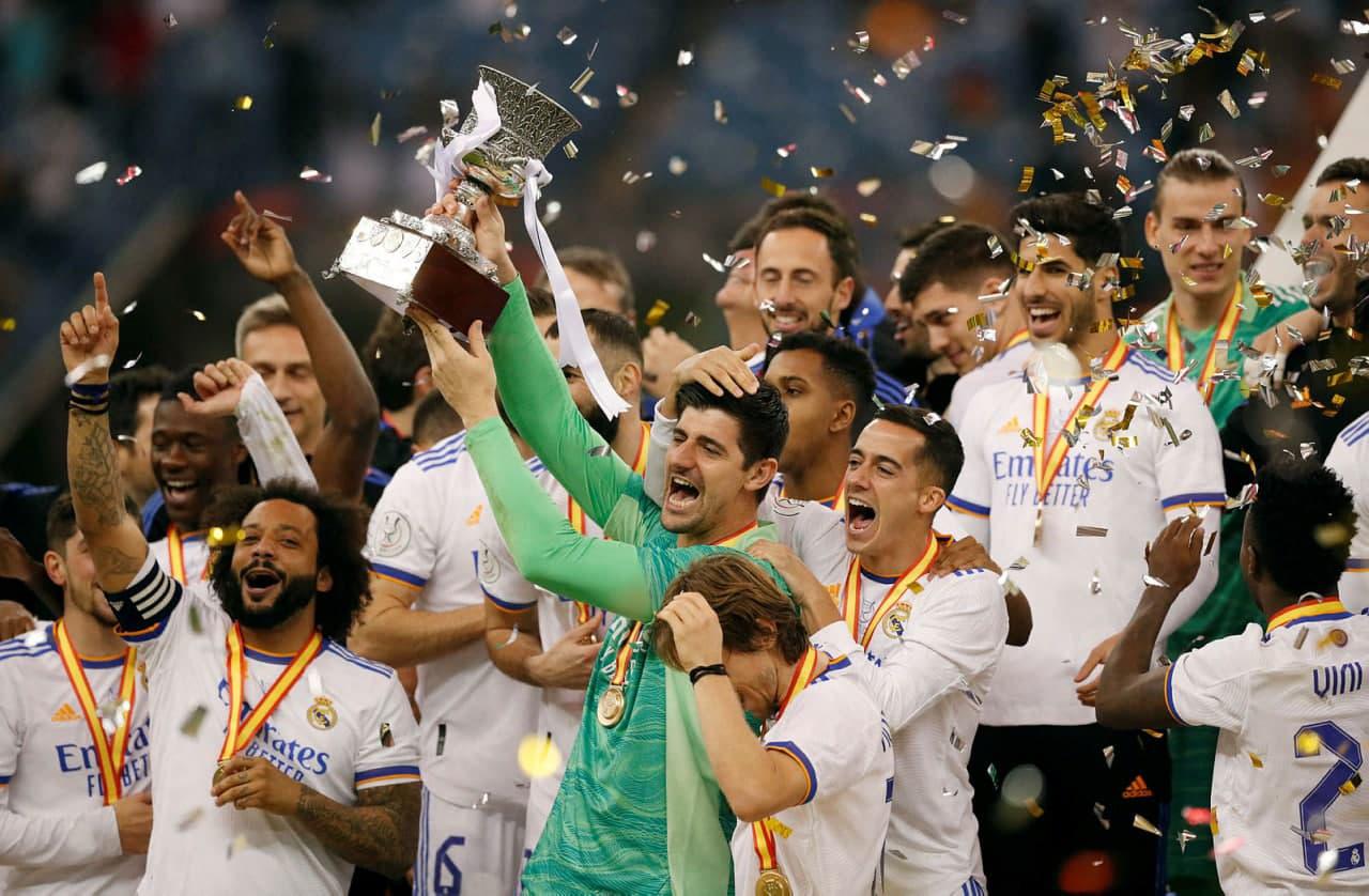 El ‘jeque’ Florentino Pérez, los polémicos penales y la celebración del Real Madrid tras conseguir la Supercopa de España