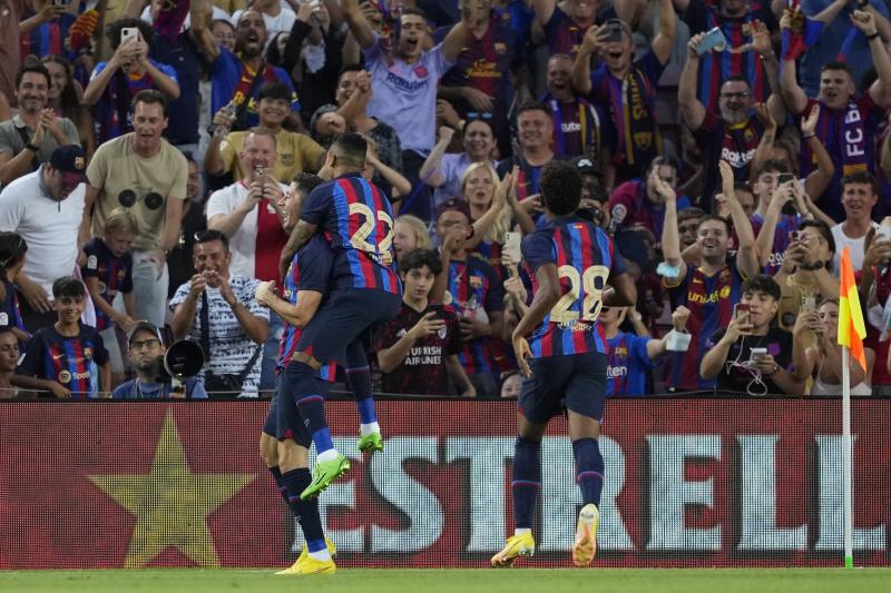 Barcelona recepta contundent pallissa a Pumas amb xou inclòs de Lewandowski i es queda amb el Gamper al Camp Nou