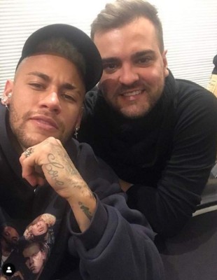 Hasta 11 mil euros al mes por ser amigos de Neymar: La vida de lujo que llevan los 'toiss'