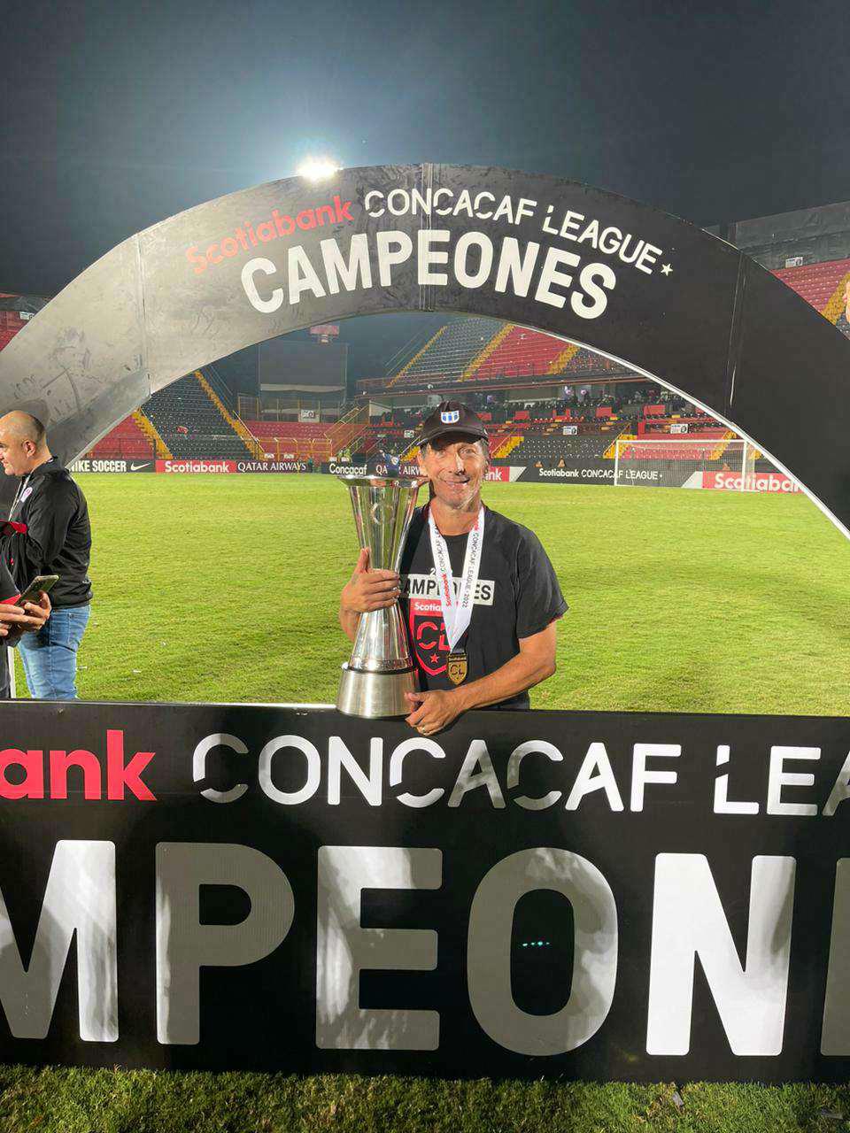 Eduardo Biscayart sacó a la conversación el nombre de Pedro Troglio como futuro entrenador de Honduras.
