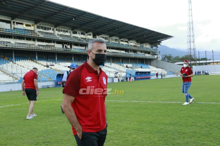 La primera vez de Pablo Lavallén en el Morazán: Así fue llegada de Olimpia al estadio para su debut; hay tres futbolistas positivos de Covid-19