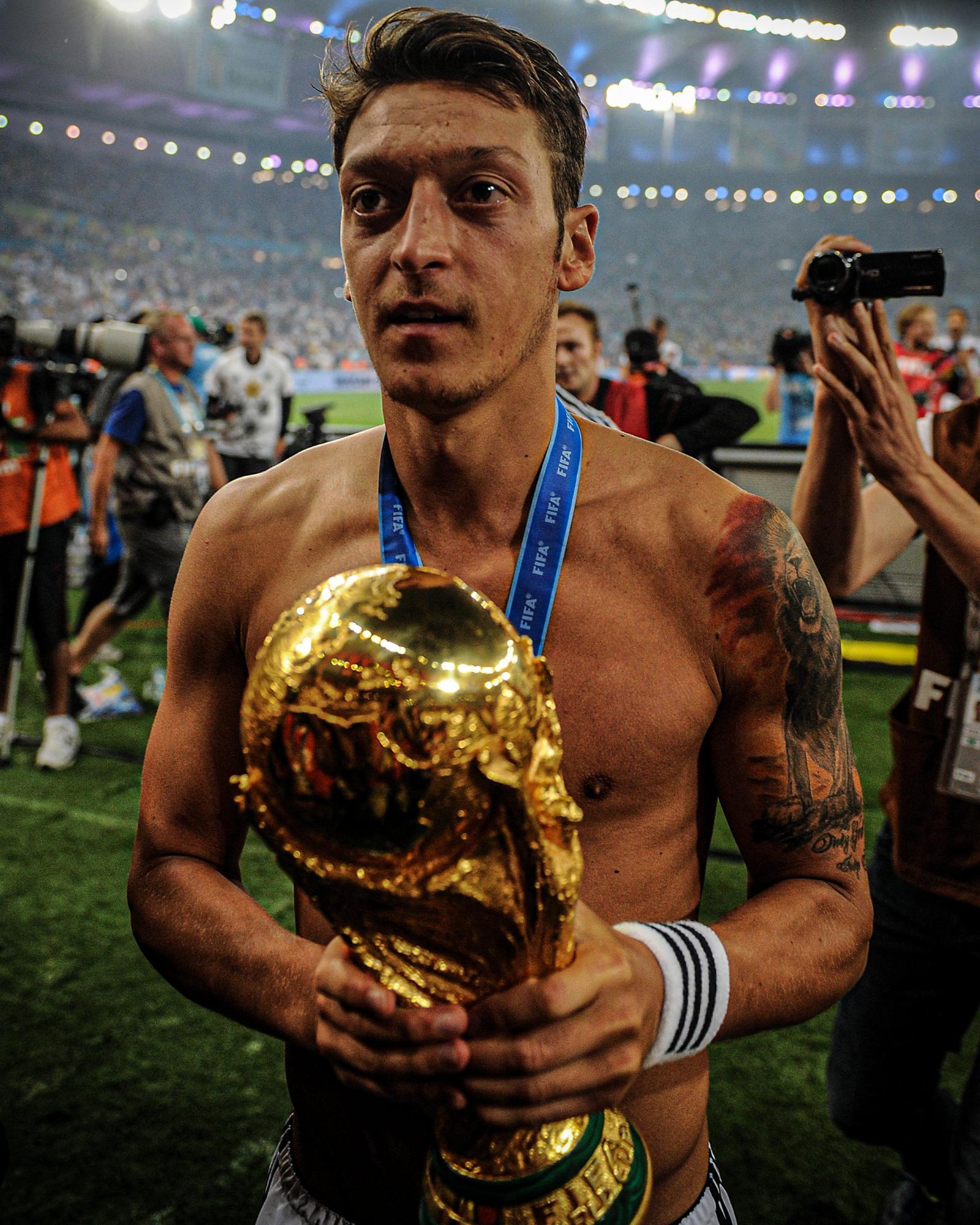 Mesut Özil ganó la Copa del Mundo del 2014 con la selección de Alemania