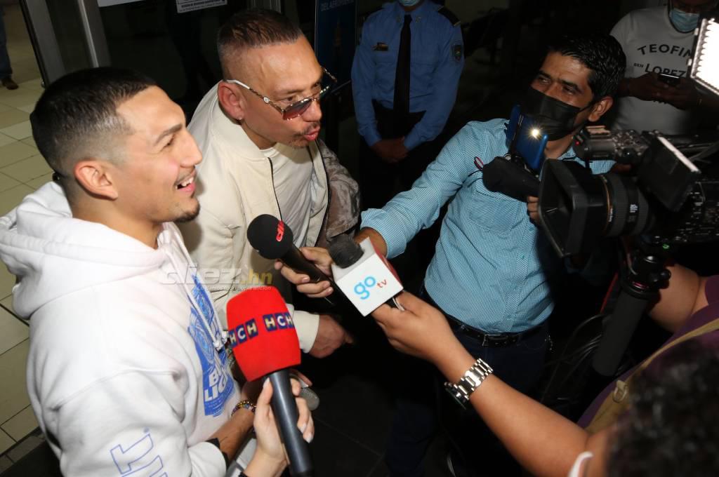 Con seguridad del gobierno y un ‘jab’ a periodista: Así fue la llegada de Teófimo López a Honduras para la toma de posesión