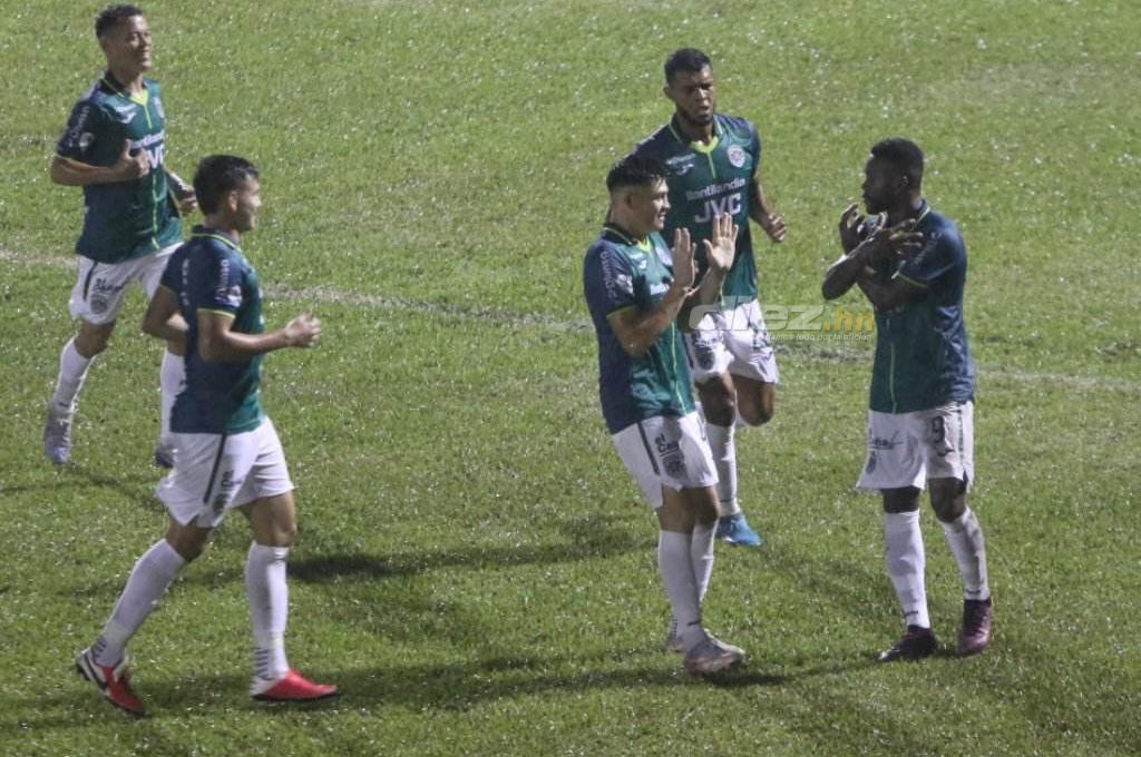 ¡Sufrido! Marathón terminó aguantando el empate ante Olancho con 9 jugadores tras un espléndido arranque