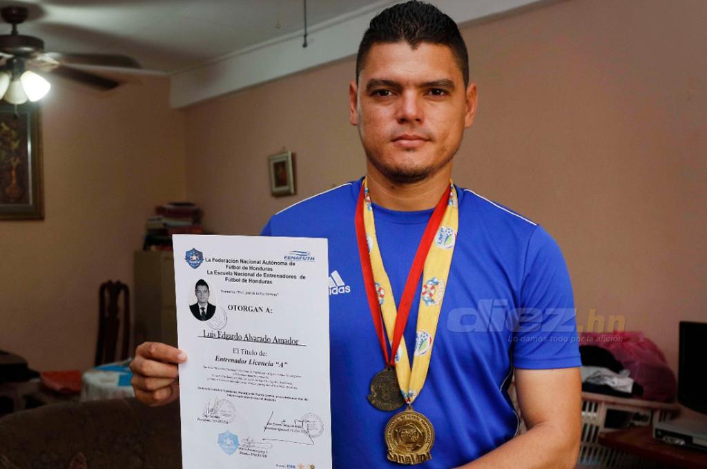 Luis Alvarado se graduó de Educación Física mientras todavía estaba activo como jugador.