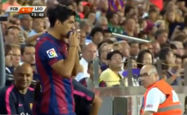 Luis Suárez da la primer 'mordida' con la camisa del Barcelona