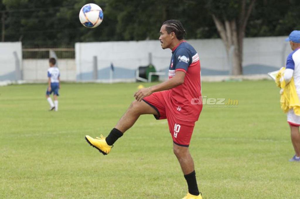 Rambo de León milita para el Atlético Junior de la Segunda División de Honduras a sus 43 años.